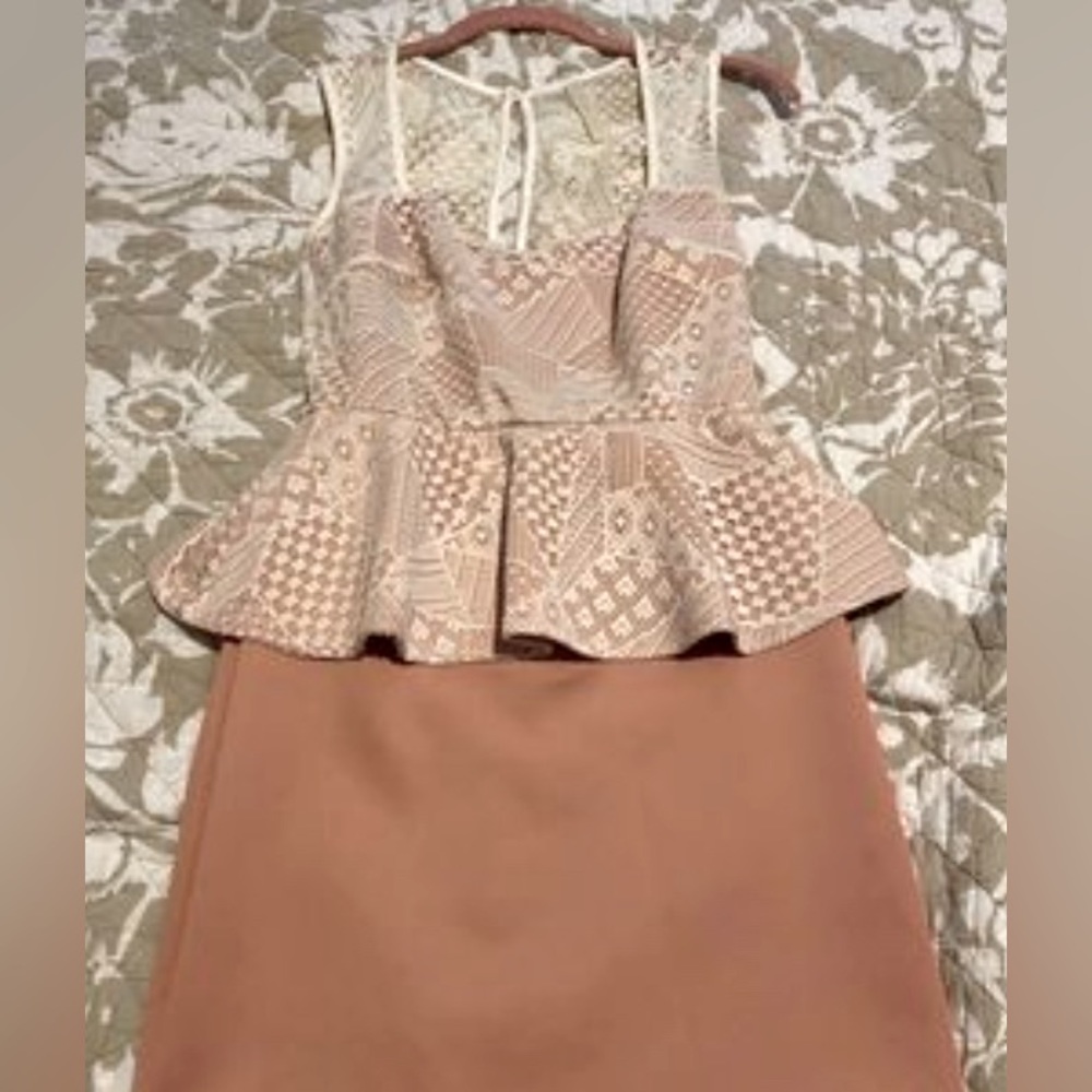 Women’s Small Small Lace Design Tank Bodycon Peplum Dress - Small 
New Condition